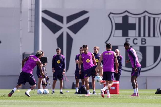 September 27, 2025, Sant Joan Despi, Barcelona, SPAIN: Eric Garcia during the training day of FC Barcelona, Barca ahead the Spanish League, La Liga EA Sports, football match against Real Sociedad at Ciudad Esportiva Joan Gamper on September 27, 2025 in Sant Joan Despi, Barcelona, Spain. Sant Joan Despi SPAIN - ZUMAa181 20250927_zaa_a181_004 Copyright: xJavierxBorregox