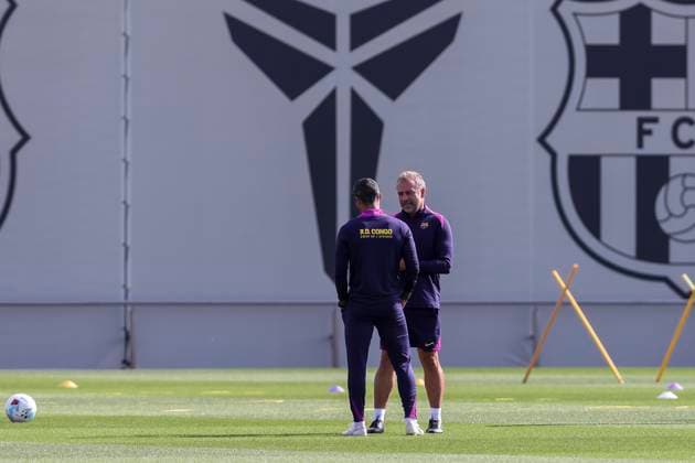 September 27, 2025, Sant Joan Despi, Barcelona, SPAIN: Hansi Flick, head coach, during the training day of FC Barcelona, Barca ahead the Spanish League, La Liga EA Sports, football match against Real Sociedad at Ciudad Esportiva Joan Gamper on September 27, 2025 in Sant Joan Despi, Barcelona, Spain. Sant Joan Despi SPAIN - ZUMAa181 20250927_zaa_a181_005 Copyright: xJavierxBorregox