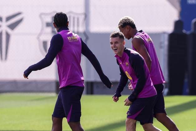 September 27, 2025, Sant Joan Despi, Barcelona, SPAIN: Marc Casado, Lamine Yamal and Alejandro Balde during the training day of FC Barcelona, Barca ahead the Spanish League, La Liga EA Sports, football match against Real Sociedad at Ciudad Esportiva Joan Gamper on September 27, 2025 in Sant Joan Despi, Barcelona, Spain. Sant Joan Despi SPAIN - ZUMAa181 20250927_zaa_a181_013 Copyright: xJavierxBorregox