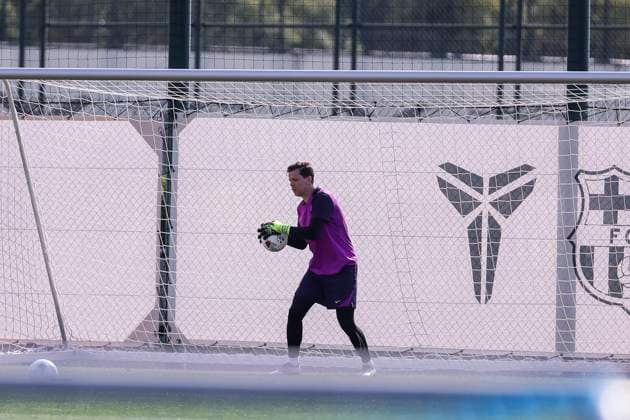 September 27, 2025, Sant Joan Despi, Barcelona, SPAIN: Wojciech Szczesny during the training day of FC Barcelona, Barca ahead the Spanish League, La Liga EA Sports, football match against Real Sociedad at Ciudad Esportiva Joan Gamper on September 27, 2025 in Sant Joan Despi, Barcelona, Spain. Sant Joan Despi SPAIN - ZUMAa181 20250927_zaa_a181_022 Copyright: xJavierxBorregox