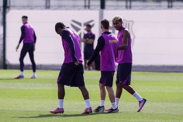 September 27, 2025, Sant Joan Despi, Barcelona, SPAIN: Lamine Yamal during the training day of FC Barcelona, Barca ahead the Spanish League, La Liga EA Sports, football match against Real Sociedad at Ciudad Esportiva Joan Gamper on September 27, 2025 in Sant Joan Despi, Barcelona, Spain. Sant Joan Despi SPAIN - ZUMAa181 20250927_zaa_a181_026 Copyright: xJavierxBorregox