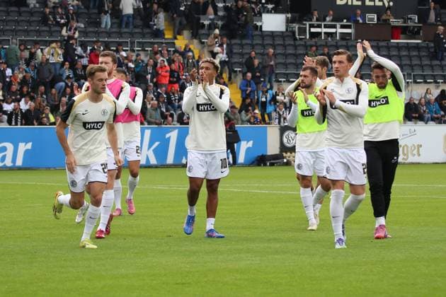 27 09 2025, xpfrx, Soccer 2 Bundesliga, SV Elversberg Holstein Kiel v l Warmup warm up Warm up before the match Elversberg DFL DFB REGULATIONS PROHIBIT ANY USE OF PHOTOGRAPHS as IMAGE SEQUENCES and or QUASI VIDEO Elversberg