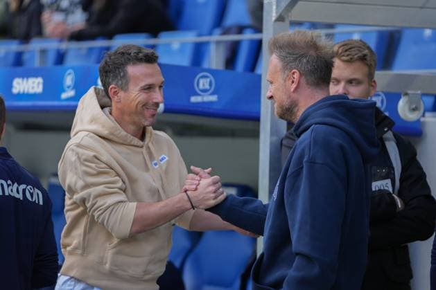 2 Fussball Bundesliga, Karlsruher SC vs 1 FC Magdeburg, 27 09 2025 Christian Eichner Karlsruher SC, coach and Markus Fiedler 1 FC Magdeburg, coach greeting each other before the match 2 Fussball Bundesliga, Karlsruher SC vs 1 FC Magdeburg, BBBank Wildpark Karlsruhe, 27 09 2025 DFB DFL REGULATIONS PROHIBIT ANY USE OF PHOTOGRAPHS AS IMAGE SEQUENCES AND OR QUASI VIDEO Copyright: xBEAUTIFULxSPORTS Boscox