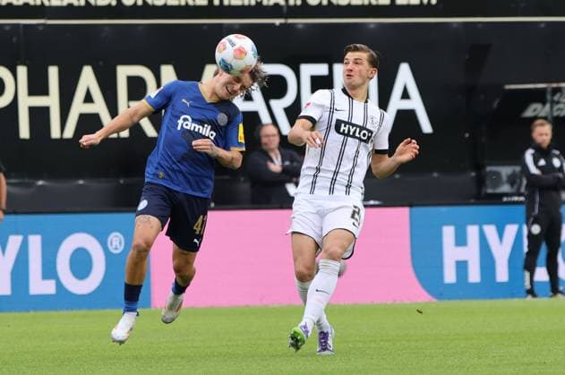 27 09 2025, Football, Men, 2 Bundesliga, Season 2025 2026, SV 07 Elversberg Holstein Kiel, Lukas Petkov SV 07 Elversberg , John Tolkin Holstein Kiel Elversberg Ursapharm Arena an der Kaiserlinde Saarland Germany DEU Copyright: xSebastianxBachx