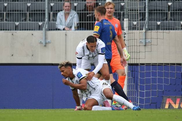27 09 2025, xpfrx, Soccer 2 Bundesliga, SV Elversberg Holstein Kiel v l Bambase Conte SV Elversberg DFL DFB REGULATIONS PROHIBIT ANY USE OF PHOTOGRAPHS as IMAGE SEQUENCES and or QUASI VIDEO Elversberg