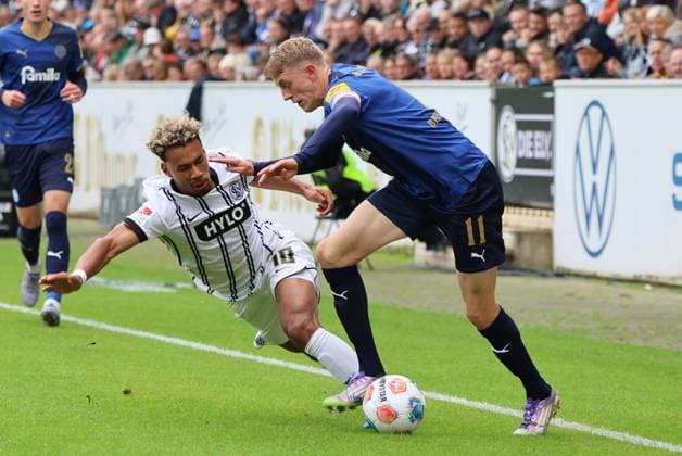 27 09 2025, Football, Men, 2 Bundesliga, Season 2025 2026, SV 07 Elversberg Holstein Kiel, Bambase Conte SV 07 Elversberg , Alexander Bernhardsson Holstein Kiel Elversberg Ursapharm Arena an der Kaiserlinde Saarland Germany DEU Copyright: xSebastianxBachx