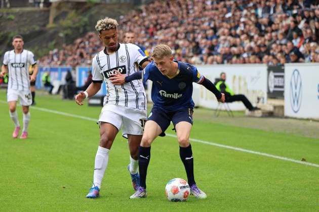 27 09 2025, Football, Men, 2 Bundesliga, Season 2025 2026, SV 07 Elversberg Holstein Kiel, Bambase Conte SV 07 Elversberg , Alexander Bernhardsson Holstein Kiel Elversberg Ursapharm Arena an der Kaiserlinde Saarland Germany DEU Copyright: xSebastianxBachx