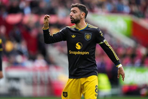 Premier League Brentford v Manchester United, ManU Bruno Fernandes of Manchester United during the Premier League match Brentford vs Manchester United at The Gtech Community Stadium, London, United Kingdom, 27th September 2025 (Photo by Harvey Murphy News Images) Copyright: xHarveyxMurphy NewsxImagesx