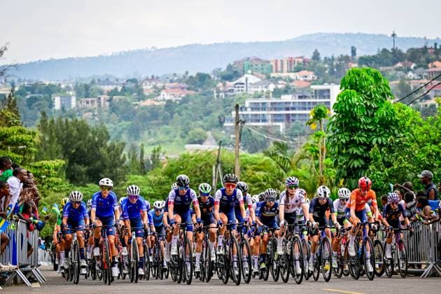 The pack of riders pictured in action during the elite women road race (164,6 km) at the cycling road World Championships in Kigali, Rwanda, Saturday 27 September 2025. The 2025 UCI Road World Championships take place from 21 to 28 September in Kigali, Rwanda. DIRKxWAEM  x135401680x