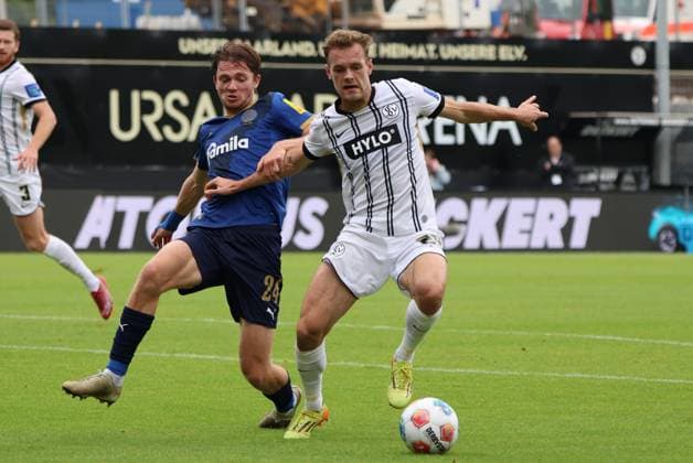 27 09 2025, Football, Men, 2 Bundesliga, Season 2025 2026, SV 07 Elversberg Holstein Kiel, Tom Zimmerschied SV 07 Elversberg , Magnus Knudsen Holstein Kiel Elversberg Ursapharm Arena an der Kaiserlinde Saarland Germany DEU Copyright: xSebastianxBachx