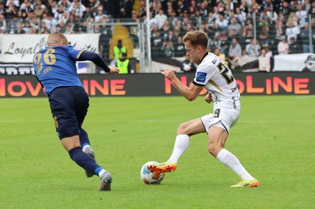 27 09 2025, Football, Men, 2 Bundesliga, Season 2025 2026, SV 07 Elversberg Holstein Kiel, Tom Zimmerschied SV 07 Elversberg , David Zec Holstein Kiel Elversberg Ursapharm Arena an der Kaiserlinde Saarland Germany DEU Copyright: xSebastianxBachx