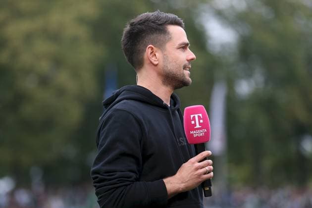 27 09 2025, xjcx, Herren, Fußball, Saison 2025 2026, 3 Liga, 8 Spieltag 1 FC Schweinfurt 1905 TSV Alemannia Aachen Victor Kleinhenz Cheftrainer, 1 FC Schweinfurt 1905 im Interview bei Magenta Sport, DFL DFB regulations prohibit using photographs as image sequences or quasi video Schweinfurt Sachs Stadion Bayern Deutschland