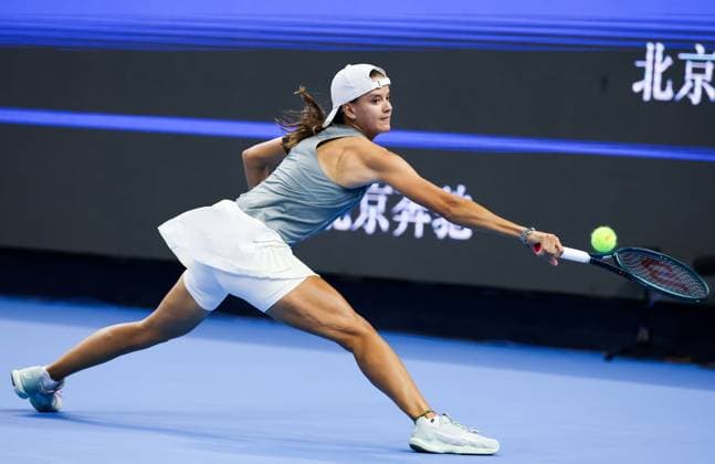 BEIJING, CHINA - SEPTEMBER 27: Emiliana Arango of Colombia competes in the Women s Singles Round of 64 match against Zheng Qinwen of China on day 6 of the 2025 China Open at National Tennis Center on September 27, 2025 in Beijing, China.  Copyright: xVCGx 111593542011