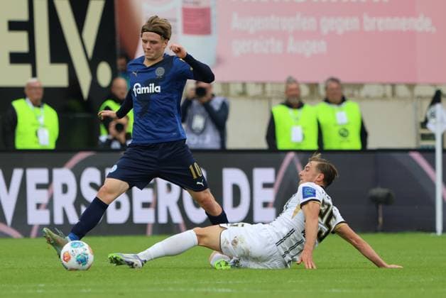 27 09 2025, Football, Men, 2 Bundesliga, Season 2025 2026, SV 07 Elversberg Holstein Kiel, Lukas Petkov SV 07 Elversberg , Jonas Therkelsen Holstein Kiel Elversberg Ursapharm Arena an der Kaiserlinde Saarland Germany DEU Copyright: xSebastianxBachx