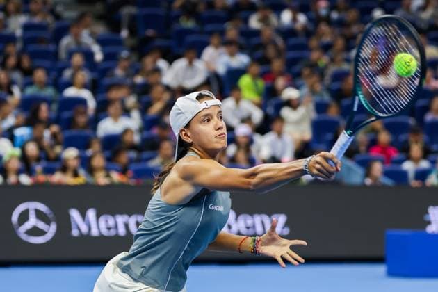 BEIJING, CHINA - SEPTEMBER 27: Emiliana Arango of Colombia competes in the Women s Singles Round of 64 match against Zheng Qinwen of China on day 6 of the 2025 China Open at National Tennis Center on September 27, 2025 in Beijing, China.  Copyright: xVCGx 111593540121