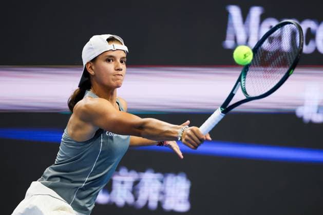 BEIJING, CHINA - SEPTEMBER 27: Emiliana Arango of Colombia competes in the Women s Singles Round of 64 match against Zheng Qinwen of China on day 6 of the 2025 China Open at National Tennis Center on September 27, 2025 in Beijing, China.  Copyright: xVCGx 111593540107