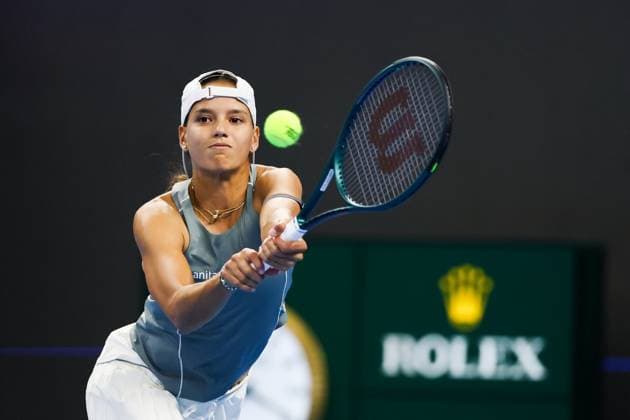 BEIJING, CHINA - SEPTEMBER 27: Emiliana Arango of Colombia competes in the Women s Singles Round of 64 match against Zheng Qinwen of China on day 6 of the 2025 China Open at National Tennis Center on September 27, 2025 in Beijing, China.  Copyright: xVCGx 111593540112