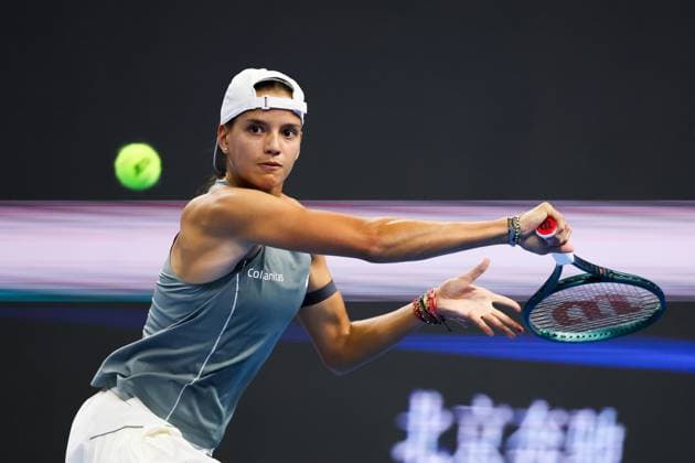 BEIJING, CHINA - SEPTEMBER 27: Emiliana Arango of Colombia competes in the Women s Singles Round of 64 match against Zheng Qinwen of China on day 6 of the 2025 China Open at National Tennis Center on September 27, 2025 in Beijing, China.  Copyright: xVCGx 111593540115