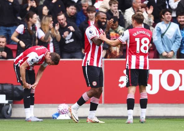 Brentford v Manchester United, ManU English Premier League, Gtech Community Stadium, London, UK - 27 09 2025 Igor Thiago celebrates scoring Brentford s first goal during the Premier League home game against Manchester United London The Gtech Community Stadium London GBR, UK NEWSPAPERS OUT Copyright: xMarkxGreenwoodx