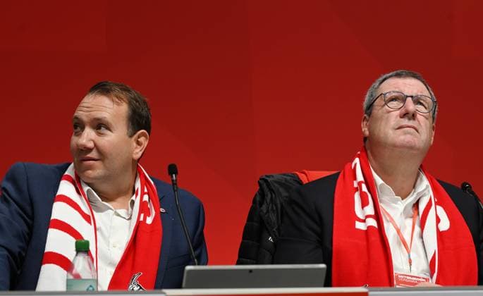 27 09 2025 , xophax, Fußball 1 Bundesliga, 1 FC Koeln Mitgliederversammlung , Präsidentenwahl Rhein Energie Stadion Jahreshauptversammlung am Samstag den 27 09 2025 1 FC Köln Fabian Schwab, links und Werner Wolf , rechts DFL DFB REGULATIONS PROHIBIT ANY USE OF PHOTOGRAPHS as IMAGE SEQUENCES and or QUASI VIDEO Koeln