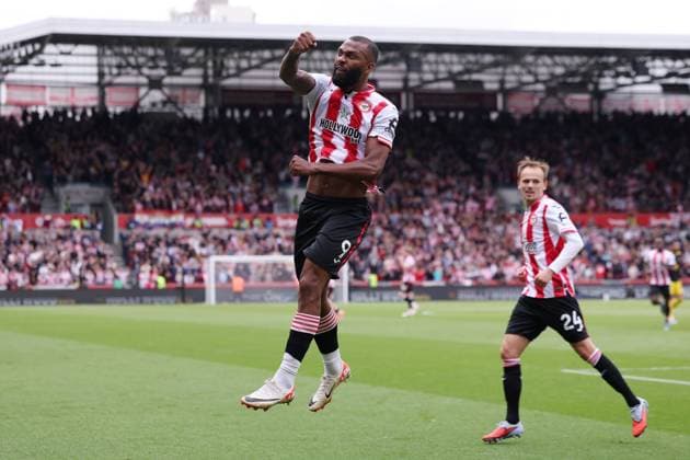 London, England, 27th September 2025. Igor Thiago of Brentford celebrates after scoring to make it 2-0 during the Brentford vs Manchester United, ManU Premier League match at Gtech Community Stadium, London. Picture credit should read: Paul Terry Sportimage EDITORIAL USE ONLY. No use with unauthorised audio, video, data, fixture lists, club league logos or live services. Online in-match use limited to 120 images, no video emulation. No use in betting, games or single club league player publications. SPI_027_PT_Brentford_Man_Utd SPI-4167-0027