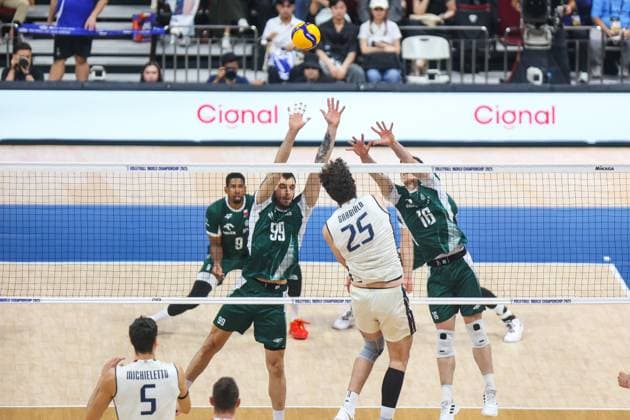 2025.09.27 Pasay City Manila siatkowka mezczyn Mistrzostwa Swiata FIVB 2025 Polska - Wlochy N z FIVB Men s World Championship, WM, Weltmeisterschaft 2025 Poland - Italy semi finals pofinal radosc zwyciestwo kibice doping Foto Szymon Gorski 2025.09.27 Pasay City Manila volleyball men FIVB Men s World Championship 2025 Polska - Wlochy FIVB Men s World Championship 2025 Poland - Italy semi finals pofinal radosc zwyciestwo kibice doping Credit: Szymon Gorski NEWSPIX.PL --- Norbert Huber, Kamil Semeniuk(Polska) Giovanni Gargiulo (Wlochy) newspix.pl 