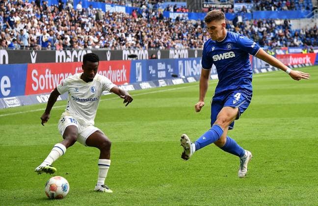 27 09 2025, xhbx, Soccer 2 Bundesliga, Karlsruher SC 1 FC Magdeburg v l Lubambo Musonda 1 FC Magdeburg , Marcel Beifus Karlsruher SC KSC DFL DFB REGULATIONS PROHIBIT ANY USE OF PHOTOGRAPHS as IMAGE SEQUENCES and or QUASI VIDEO Karlsruhe