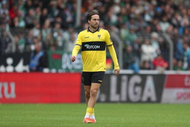 27 09 2025, xjcx, Herren, Fußball, Saison 2025 2026, 3 Liga, 8 Spieltag 1 FC Schweinfurt 1905 TSV Alemannia Aachen Gianluca Gaudino 10, Alemannia Aachen , DFL DFB regulations prohibit using photographs as image sequences or quasi video Schweinfurt Sachs Stadion Bayern Germany