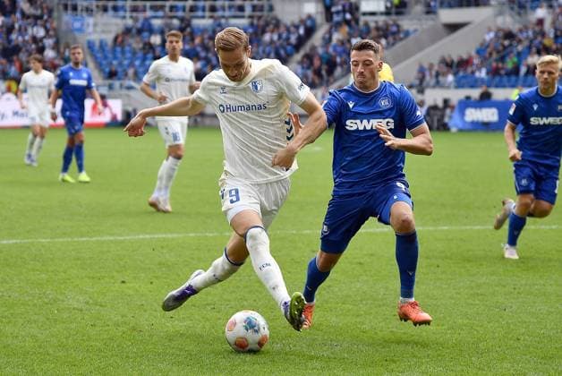 27 09 2025, xhbx, Soccer 2 Bundesliga, Karlsruher SC 1 FC Magdeburg v l Maximilian Breunig 1 FC Magdeburg , Nicolai Rapp Karlsruher SC KSC DFL DFB REGULATIONS PROHIBIT ANY USE OF PHOTOGRAPHS as IMAGE SEQUENCES and or QUASI VIDEO Karlsruhe