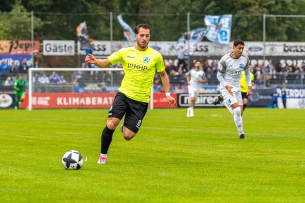 27 09 2025, xhfmx, Soccer Regionalliga Suedwest, Bayern Alzenau Stuttgarter Kickers David Tomic SV Stuttgarter Kickers DFL DFB REGULATIONS PROHIBIT ANY USE OF PHOTOGRAPHS as IMAGE SEQUENCES and or QUASI VIDEO Alzenau