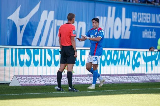 Red card for Ahmet Gürleyen Rostock GER, FC Hansa Rostock vs TSV Havelse, Football, Men, 3 Liga, 08 Matchday, Season 2025 2026, 27 09 2025 Rostock Ostseestadion Mecklenburg Vorpommern Germany