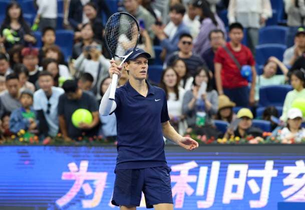 (250927) -- BEIJING, Sept. 27, 2025 -- Jannik Sinner celebrates after the men s singles second round match between Terence Atmane of France and Jannik Sinner of Italy at 2025 China Open tennis tournament in Beijing, China, Sept. 27, 2025. ) (SP)CHINA-BEIJING-TENNIS-CHINA OPEN-MEN S SINGLES-SECOND ROUND (CN) Baixxuefei 