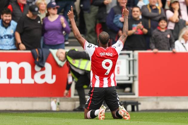 Brentford FC v Manchester United, ManU FC, Premier League Brentford FC forward Igor Thiago (9) celebrates his second goal 2-0 during the Brentford FC v Manchester United FC Premier League Match at the Gtech Community Stadium, London, England, United Kingdom on 27 September 2025 Credit: Sally Rawlins Every Second Media Editorial use only. All images are copyright Every Second Media Limited. No images may be reproduced without prior permission. All rights reserved. Premier League and Football League images are subject to licensing agreements with Football DataCo Limited. see https: www.football-dataco.com Copyright: xIMAGO EveryxSecondxMediax ESM-1597-0033 SallyxRawlinsx xEveryxSecondxMediax