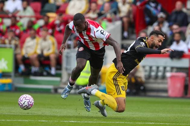 Matheus Cunha of Manchester United, ManU is fouled by Michael Kayode of Brentford Brentford v Manchester United, Football, Premier League, The Gtech Community Stadium, London, UK, 27 09 25 EDITORIAL USE ONLY No use with unauthorised audio, video, data, fixture lists (outside the EU), club league logos or live services. Online in-match use limited to 45 images (+15 in extra time). No use to emulate moving images. No use in betting, games or Copyright: xAnthonyxHanc Shutterstockx 15506741f