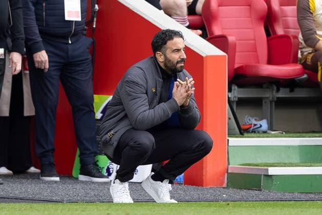 7th September 2025; Gtech Community Stadium, Brentford, London, England; Premier League Football, Brentford versus Manchester United, ManU Manchester United manager Ruben Amorim looks concerned as his team falls behind  IanxStephen