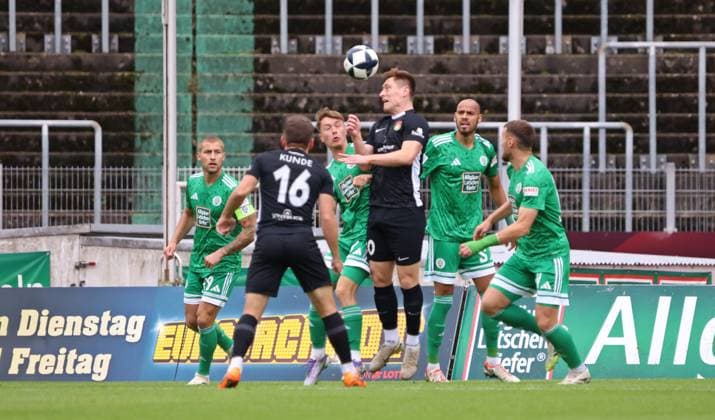 27 09 2025, Football, Men, Regionalliga Südwest, Season 2025 2026, FC 08 Homburg SG Sonnenhof Großaspach, Simon Joachims FC 08 Homburg Leon Maier SG Sonnenhof Großaspach Homburg Waldstadion Saarland Germany EN Copyright: xFabianxKleerx