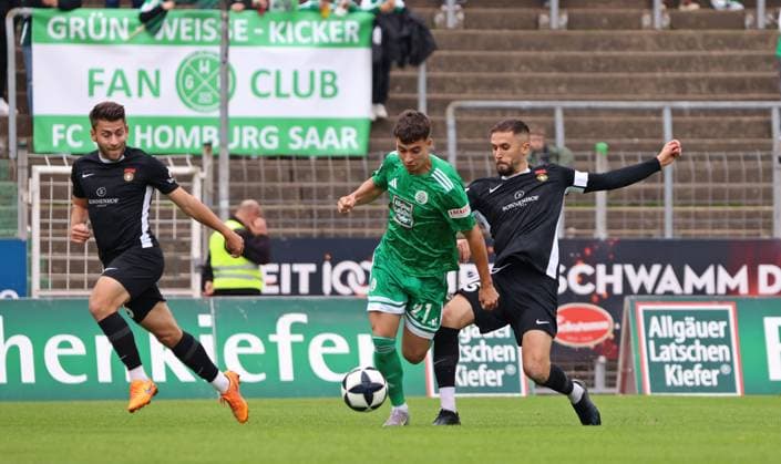 27 09 2025, Football, Men, Regionalliga Südwest, Season 2025 2026, FC 08 Homburg SG Sonnenhof Großaspach, Marius Kunde SG Sonnenhof Großaspach Nicolas Jörg FC 08 Homburg Volkan Celiktas SG Sonnenhof Großaspach Homburg Waldstadion Saarland Germany EN Copyright: xFabianxKleerx