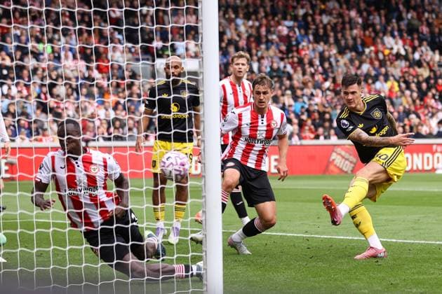 Brentford gegen Manchester United 27. September 2025, London Premier League Fußball Brentford gegen Manchester United Benjamin Sesko von Manchester United erzielt das erste Tor Foto Jacques Feeney Abseits London UK  Copyright: xJacquesxFeeneyx xOffsidexOffside