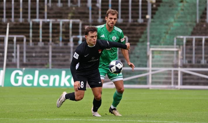 27 09 2025, Football, Men, Regionalliga Südwest, Season 2025 2026, FC 08 Homburg SG Sonnenhof Großaspach, Niklas Pollex SG Sonnenhof Großaspach Manuel Kober FC 08 Homburg Homburg Waldstadion Saarland Germany EN Copyright: xFabianxKleerx