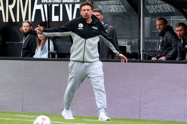 27 09 2025, xpfrx, Soccer 2 Bundesliga, SV Elversberg Holstein Kiel v l Coach Vincent Wagner SV Elversberg DFL DFB REGULATIONS PROHIBIT ANY USE OF PHOTOGRAPHS as IMAGE SEQUENCES and or QUASI VIDEO Elversberg