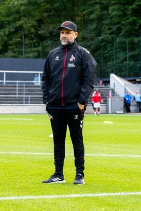 27 09 2025, xkwix, Football, Regionalliga West, 1 FC Köln U23 FC Gütersloh, Geißbockheim Franz Kremer Stadium, Evangelos Sbonias 1 FC Köln U23 Head Coach NRW Germany