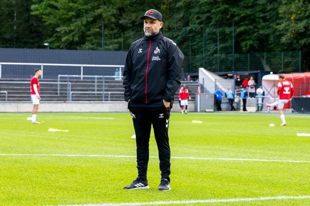 27 09 2025, xkwix, Football, Regionalliga West, 1 FC Köln U23 FC Gütersloh, Geißbockheim Franz Kremer Stadium, Evangelos Sbonias 1 FC Köln U23 Head Coach NRW Germany
