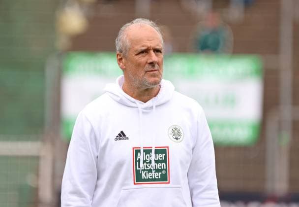 27 09 2025, Football, Men, Regionalliga Südwest, Season 2025 2026, FC 08 Homburg SG Sonnenhof Großaspach, Coach Roland Seitz FC 08 Homburg Homburg Waldstadion Saarland Germany EN Copyright: xFabianxKleerx