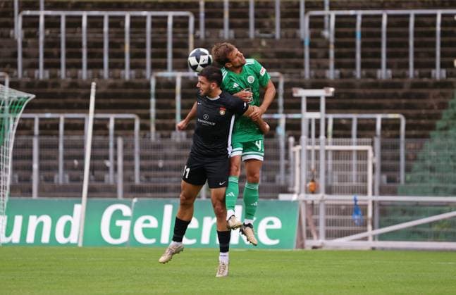 27 09 2025, Football, Men, Regionalliga Südwest, Season 2025 2026, FC 08 Homburg SG Sonnenhof Großaspach, Michael Kleinschrodt SG Sonnenhof Großaspach Manuel Kober FC 08 Homburg Homburg Waldstadion Saarland Germany EN Copyright: xFabianxKleerx