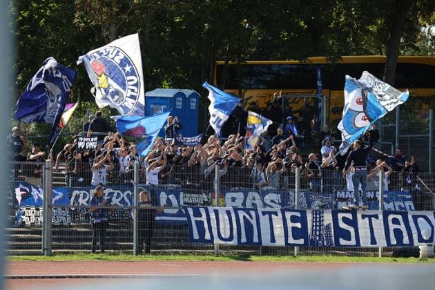 Soccer I Men I Season 2025 2026 I Regionalliga Nord I 11 Matchday I 1 FC Phönix Lübeck VfB Oldenburg I 27 09 2025 Fans of VfB Oldenburg Lübeck Buniamshof Schleswig Holstein Germany Copyright: xLobeca MarcelxLienstädtx