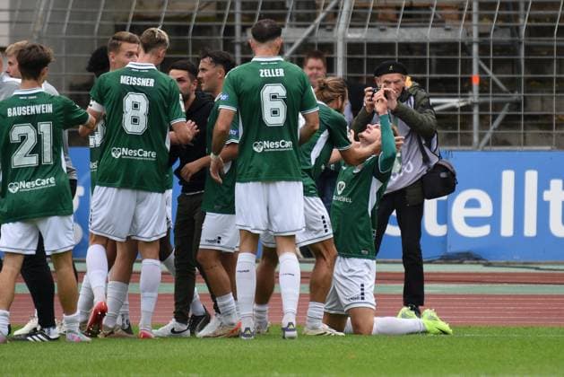 -1.FC 1905 Schweinfurt vs. Alemannia Aachen, Sachs-Stadion Football, 3. Liga -1.FC 1905 Schweinfurt vs. Alemannia Aachen 27 Sep 2025 Sachs-Stadion , Schweinfurt, Germany Image: Schweinfurt runs to celebrate the 1:0 goal from Jakob Tranziska (Schweinfurt). DFL REGULATIONS PROHIBIT ANY USE OF PHOTOGRAPHS AS IMAGE SEQUENCES AND OR QUASI-VIDEO Schweinfurt Sachs-Stadion Bayern Germany Copyright: xPresseFotoxEvansx