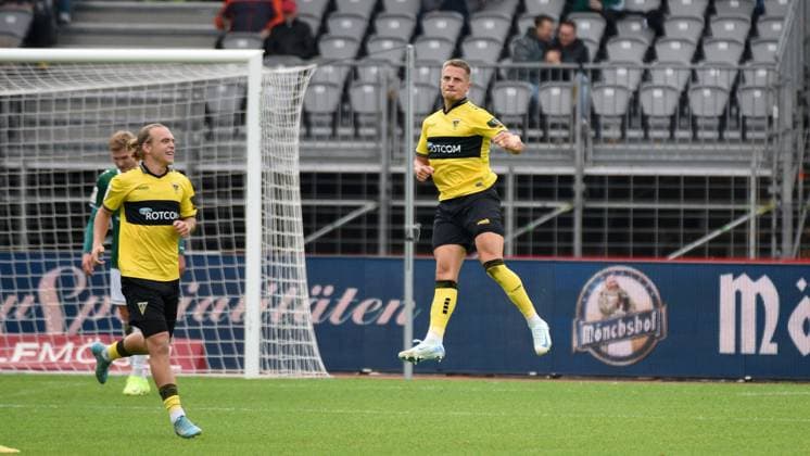 -1.FC 1905 Schweinfurt vs. Alemannia Aachen, Sachs-Stadion Football, 3. Liga -1.FC 1905 Schweinfurt vs. Alemannia Aachen 27 Sep 2025 Sachs-Stadion , Schweinfurt, Germany Image: Daniel Scepanik (Alemannia Aachen) celebrating his free kick goal to the 1:1. DFL REGULATIONS PROHIBIT ANY USE OF PHOTOGRAPHS AS IMAGE SEQUENCES AND OR QUASI-VIDEO Schweinfurt Sachs-Stadion Bayern Germany Copyright: xPresseFotoxEvansx