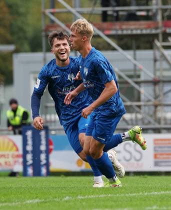 BAU 27 09 2025 Freiberg am Neckar Football SGV Freiberg vs KSV Hessen Kassel, celebrating the 1 0 goal, from left Lukas Laupheimer Freiberg , scorer Julian Kudala