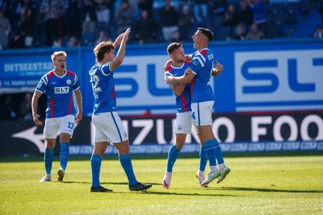 Goal celebration 1 1 from right Goal scorer Kenan Fatkic Rostock , Marco Schuster Rostock , Benno Dietze Rostock and Florian Carstens Rostock GER, FC Hansa Rostock vs TSV Havelse, Football, Men, 3 Liga, 08 Matchday, Season 2025 2026, 27 09 2025 Rostock Ostseestadion Mecklenburg Vorpommern Germany