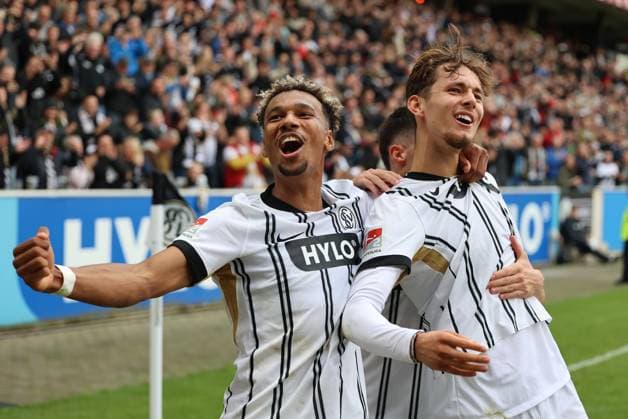 27 09 2025, Soccer, Men, 2 Bundesliga, Season 2025 2026, SV 07 Elversberg Holstein Kiel, Goal celebration for 1 0, Goalscorer Otto Stange SV 07 Elversberg Elversberg Ursapharm Arena an der Kaiserlinde Saarland Germany DEU Copyright: xSebastianxBachx
